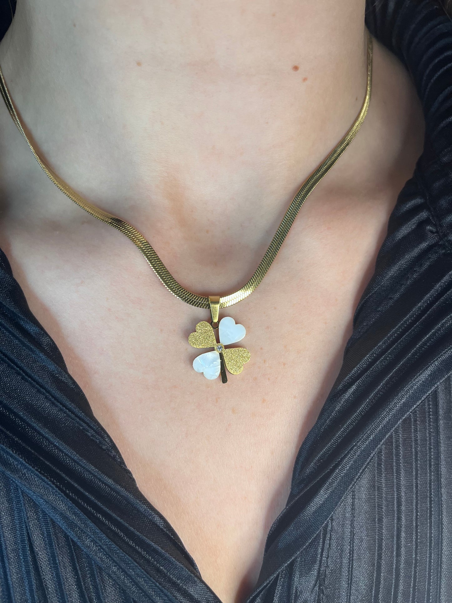 18K Pearl clover necklace