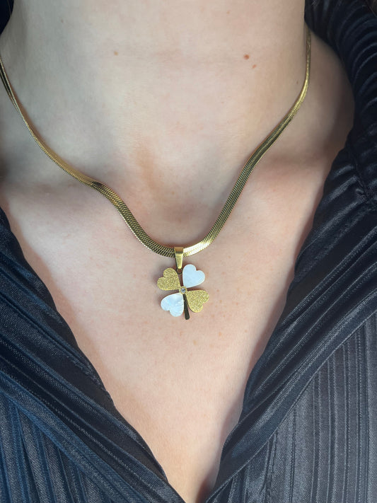 18K Pearl clover necklace